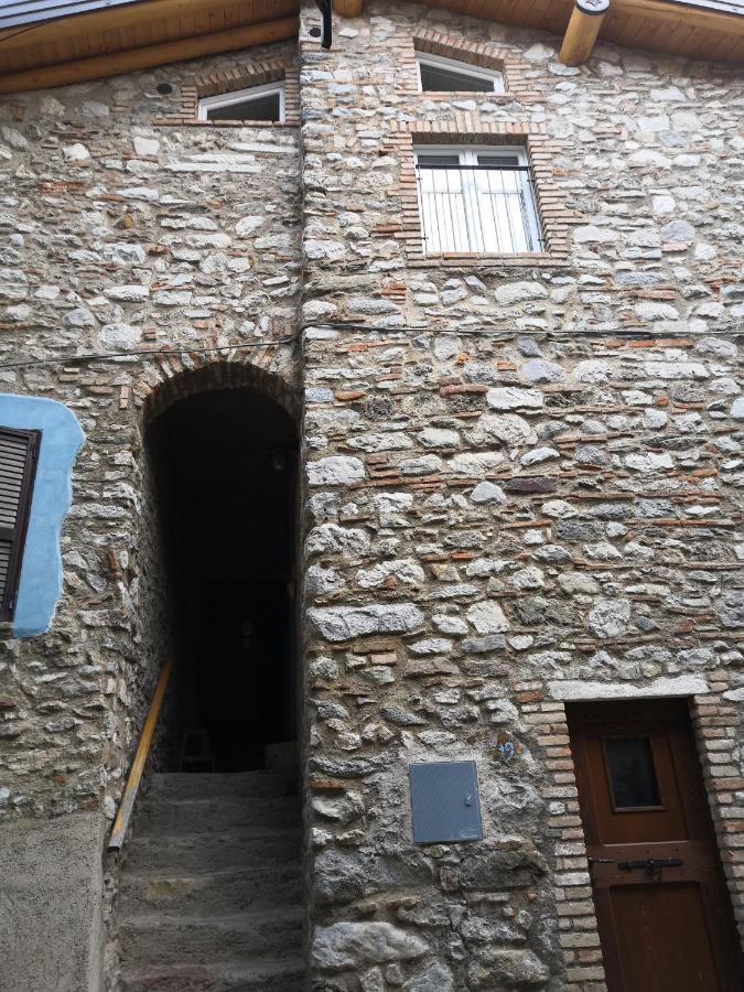 Casa Nel Borgo - Il Picchio Apartment Tremosine Bagian luar foto