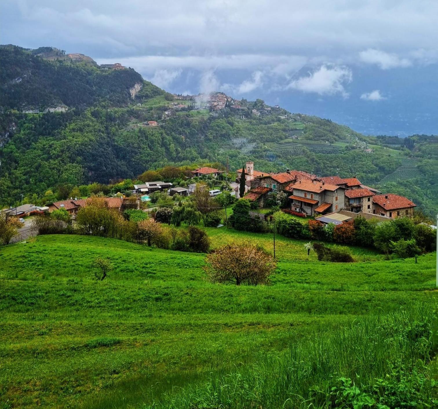 Casa Nel Borgo - Il Picchio Apartment Tremosine Ruang foto